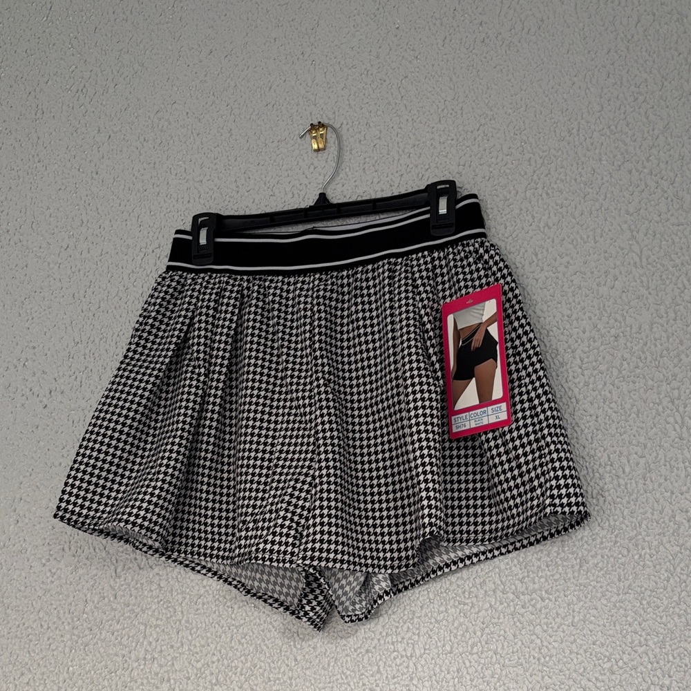 Black and White Houndstooth Athletic Shorts, NWT. Has another short inside black